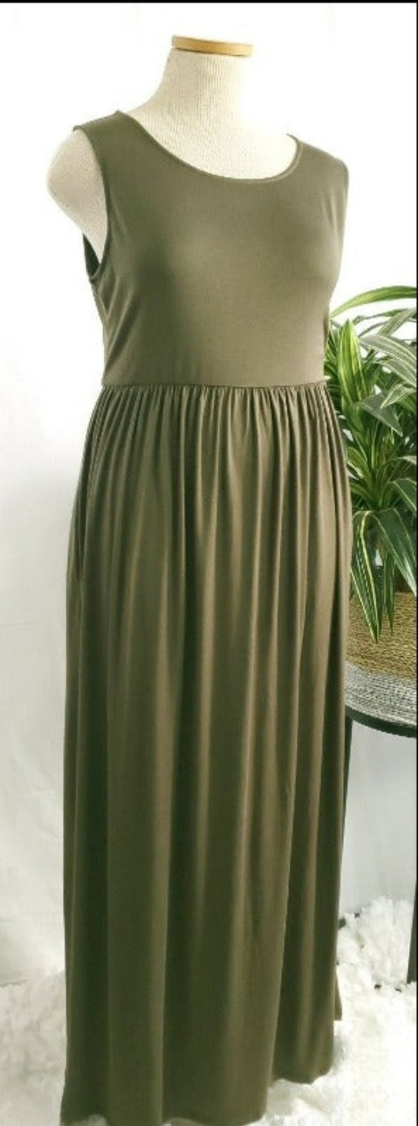 woman's olive green sleeveless maxi dress